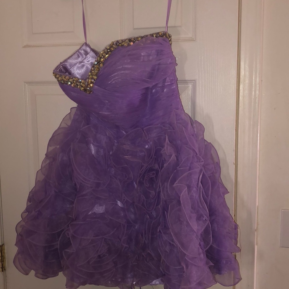 Take a look at this beautiful lilac floral dress😍